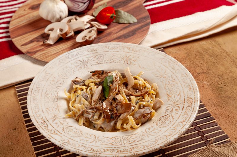 Dewey's classic spaghetti carbonara pasta
